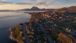Nuuk e il monte Sermitsiaq visti dall’alto