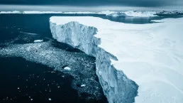 Volo sopra gli iceberg vicino a Ilulissat