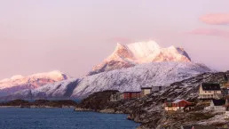 Montagna tra i fiordi della Groenlandia