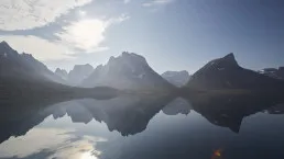 Riflesso delle montagne nel fiordo Tasermiut