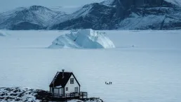 Iceberg nel mare della Groenlandia