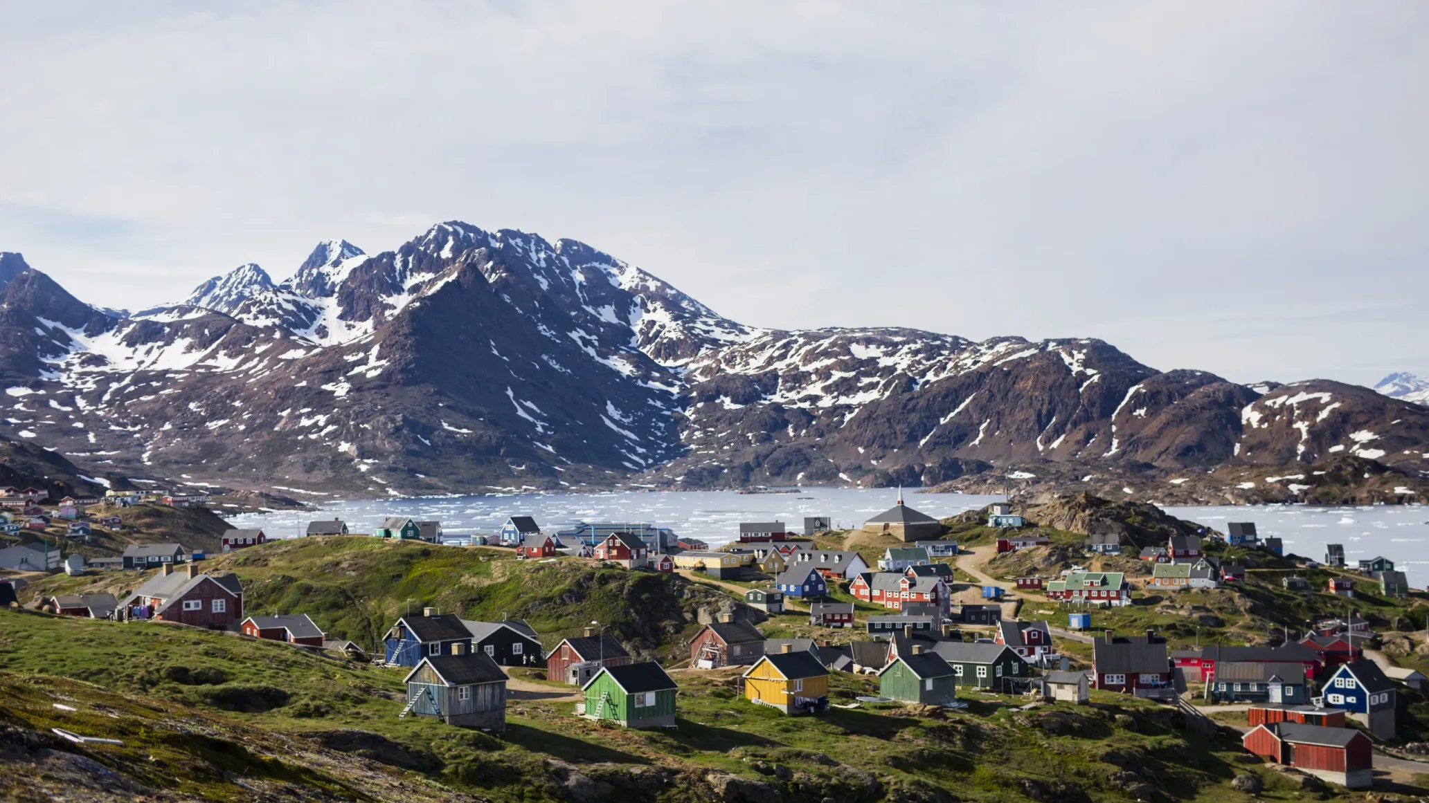 Case colorate sul fiordo di Tasiilaq