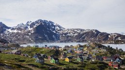 Case colorate sul fiordo di Tasiilaq
